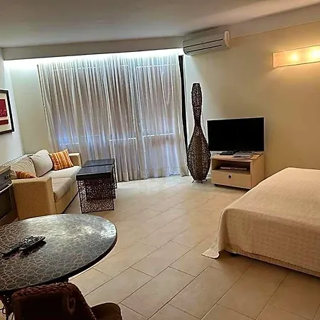 Апартхотел Oazis Vip Club 3*